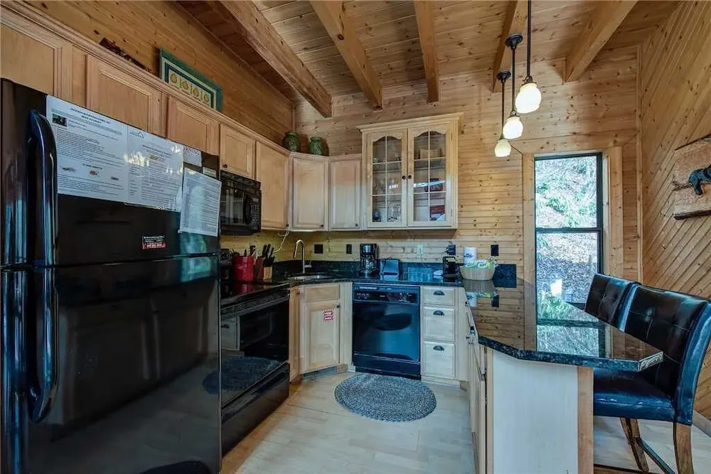 Dreams and Streams 2 Bedroom Home with Hot Tub
