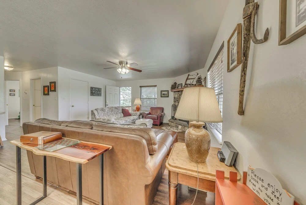 Hillside Haven w/ Deck < 2 Miles to Dwtn Ruidoso!