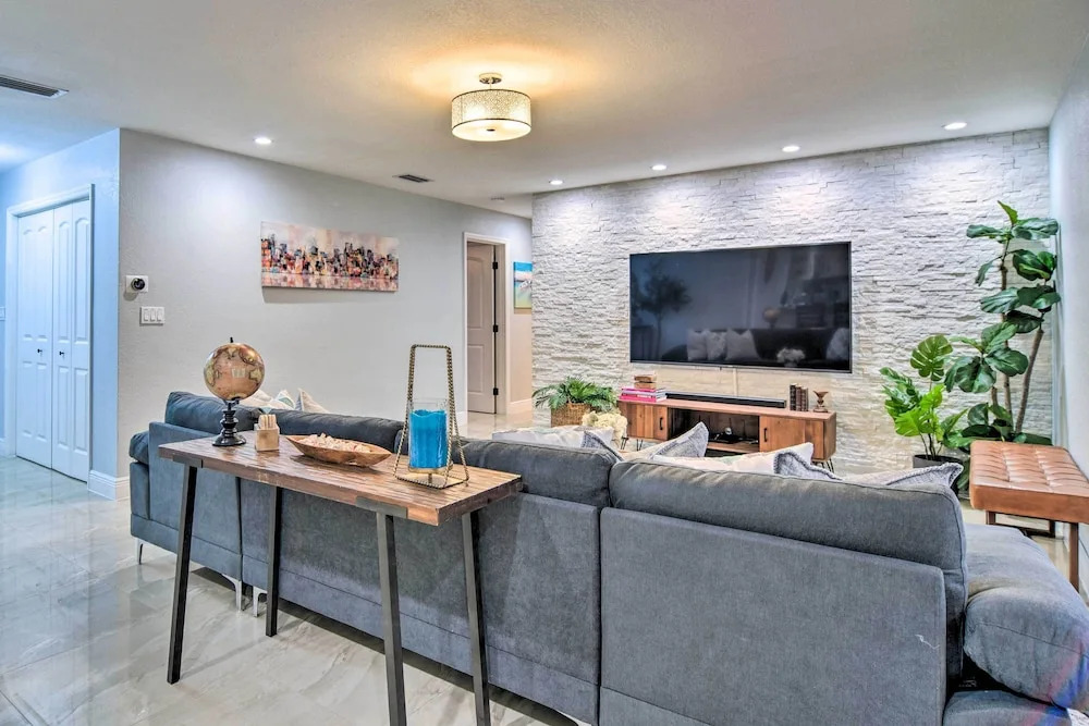 Updated Largo Getaway w/ Private Pool & Lanai!