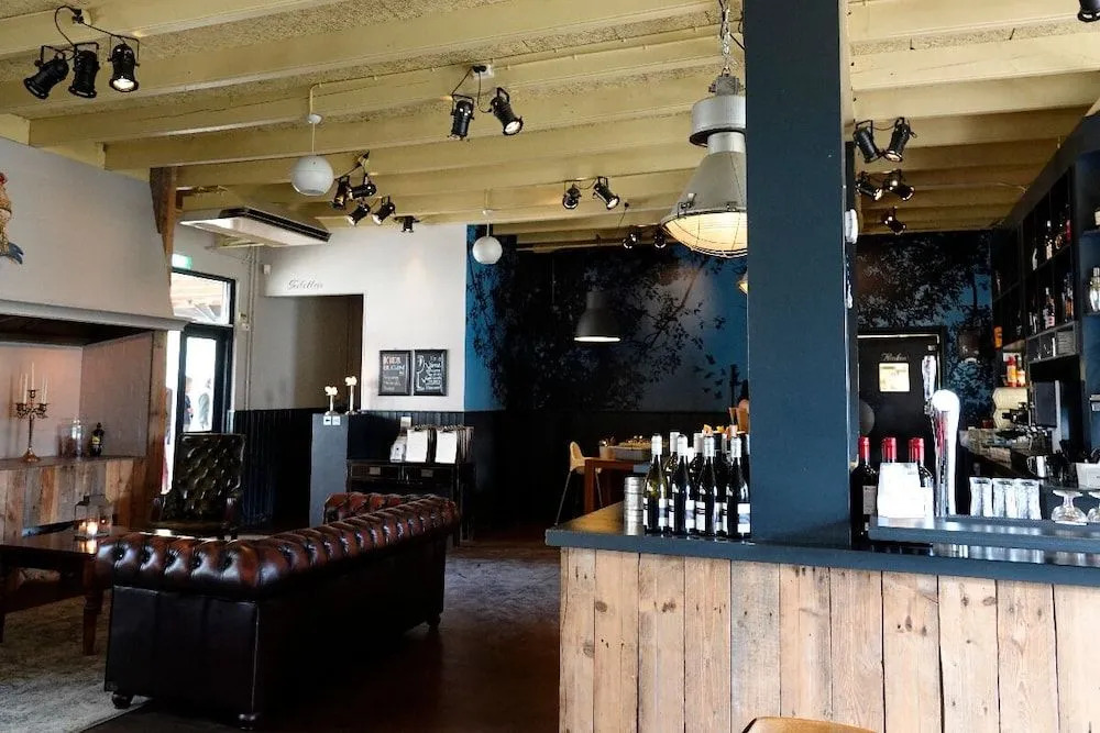 The Riverside Logies & Restaurant