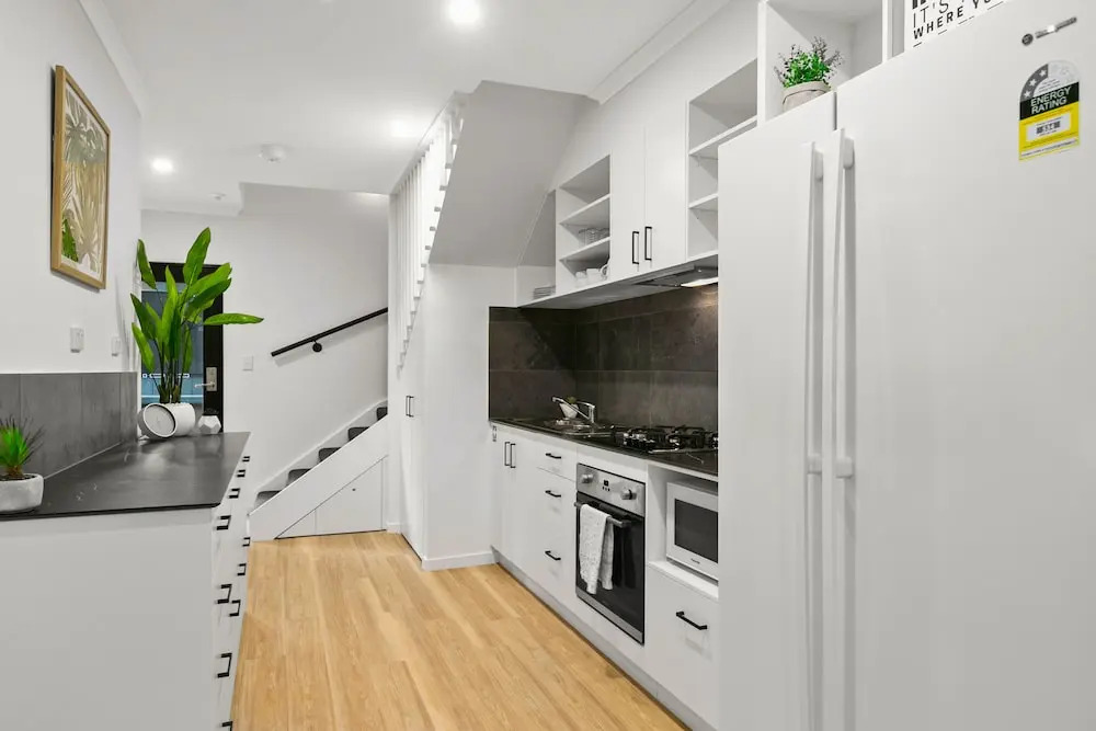 Redhill Cairns Living - Martyn St