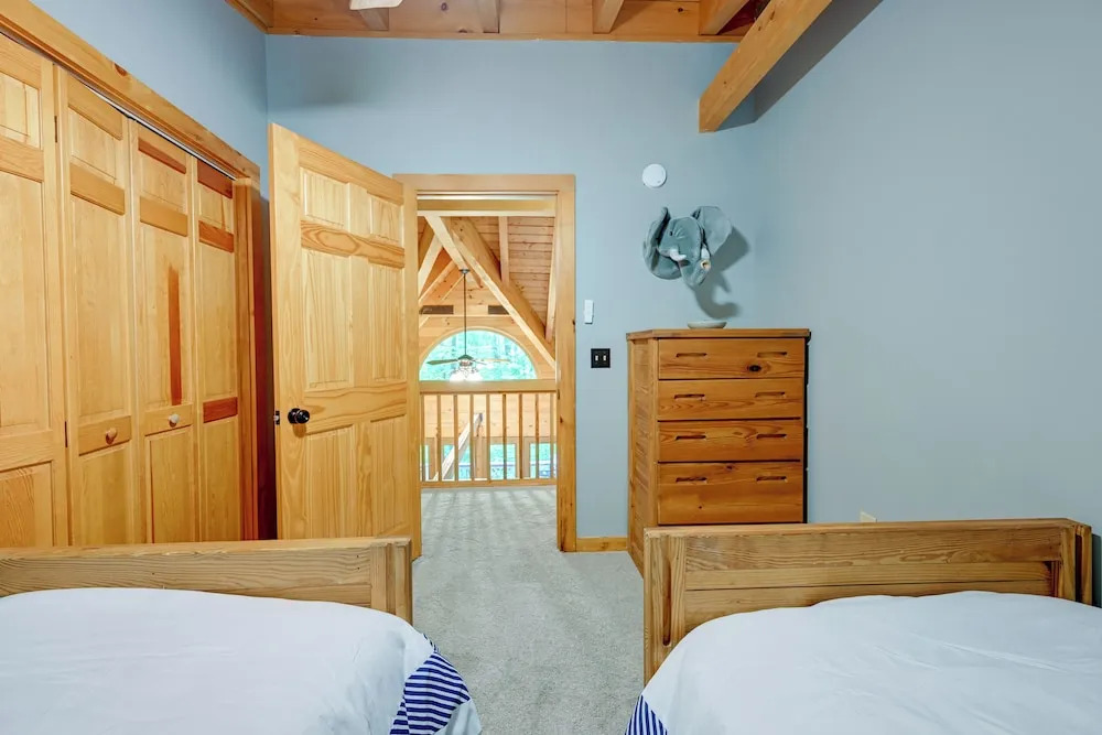 Scenic Blue Ridge Cabin Rental w/ Resort Amenities