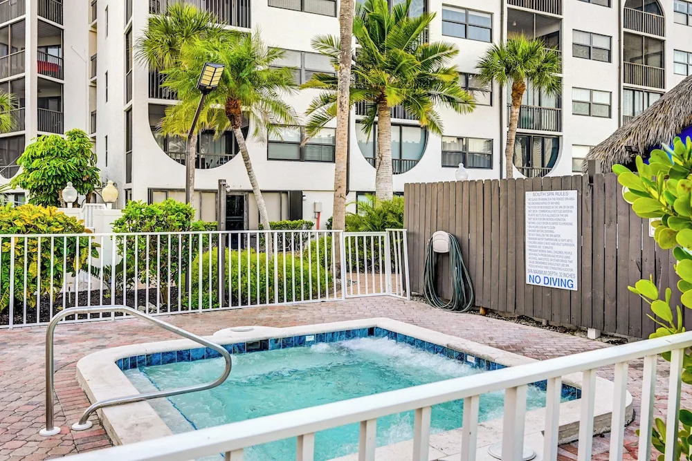 2 Mi to Beach! Unit w/ Pool Access on Marco Island