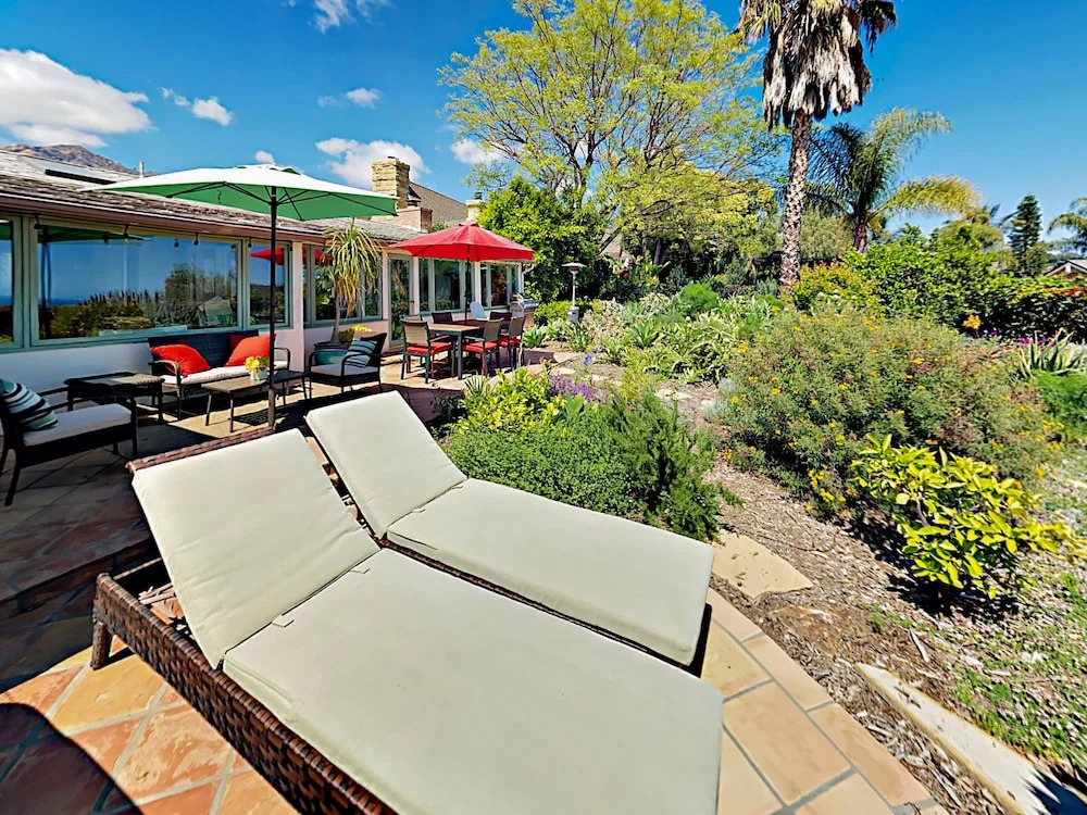 3BR Romantic Retreat Ocean Views Hot Tub by RedAwning