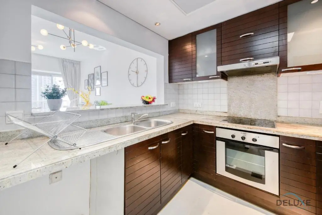 Lavish 1BR at Marina Towers Dubai Marina by Deluxe Holiday Homes