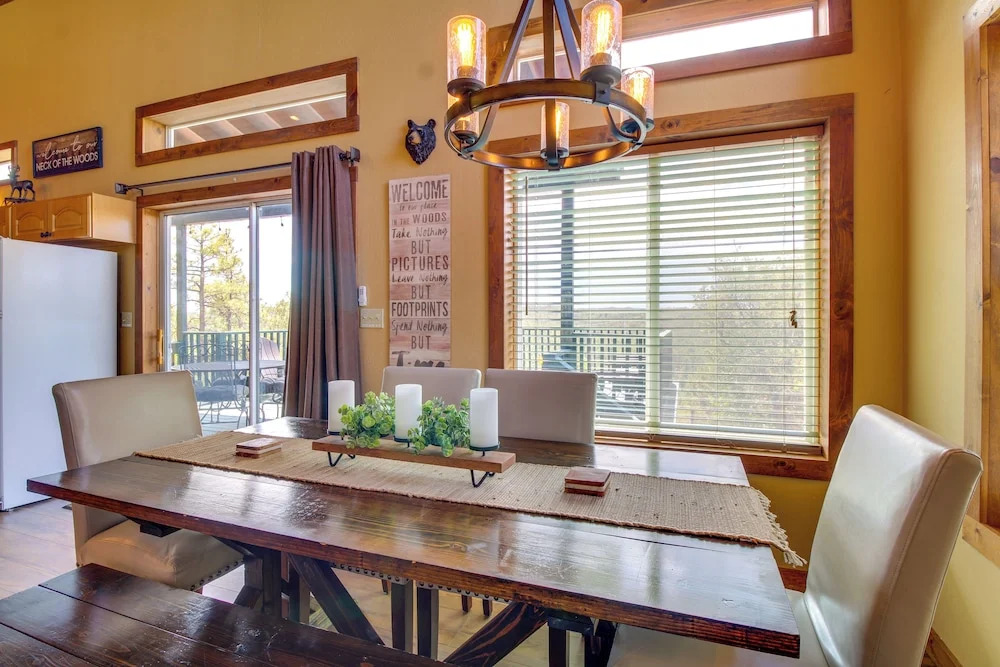 Mtn-view Hilltop Hideaway w/ Deck in Show Low