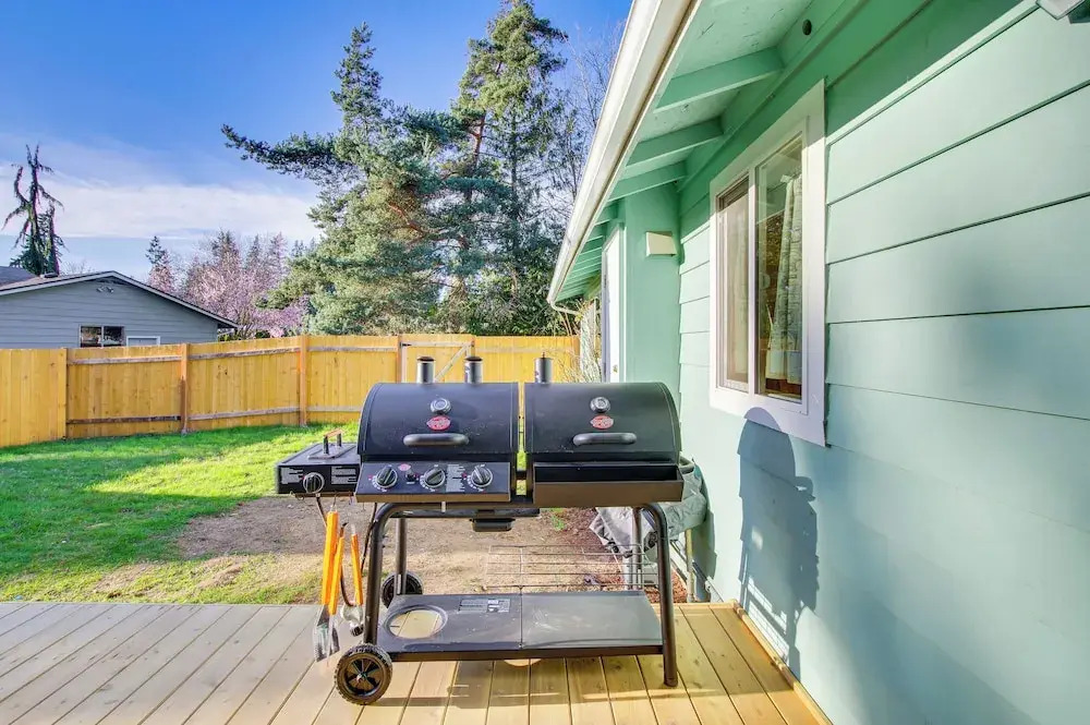 Charming Arlington Home w/ Hot Tub & Fenced Yard!