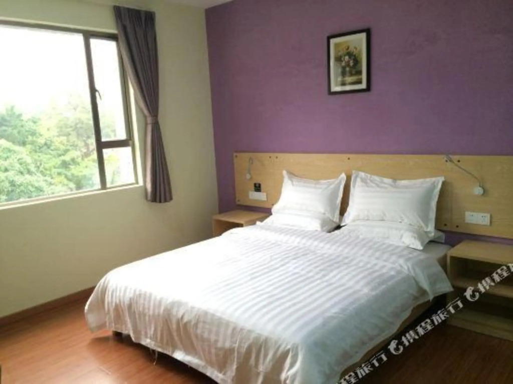 Rujia Business Hotel (Zhanjiang Aihua Plaza)