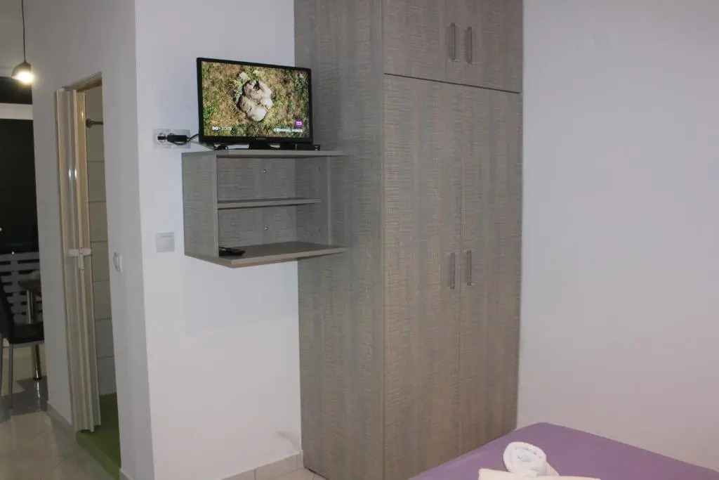 Aaron Studios Apartments