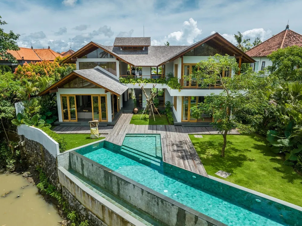 Villa Kauh - Luxury Tropical 5BR Villa