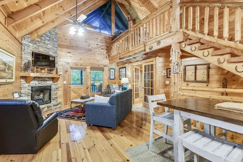 Horsin' Around 3 Bedroom Cabin by Redawning
