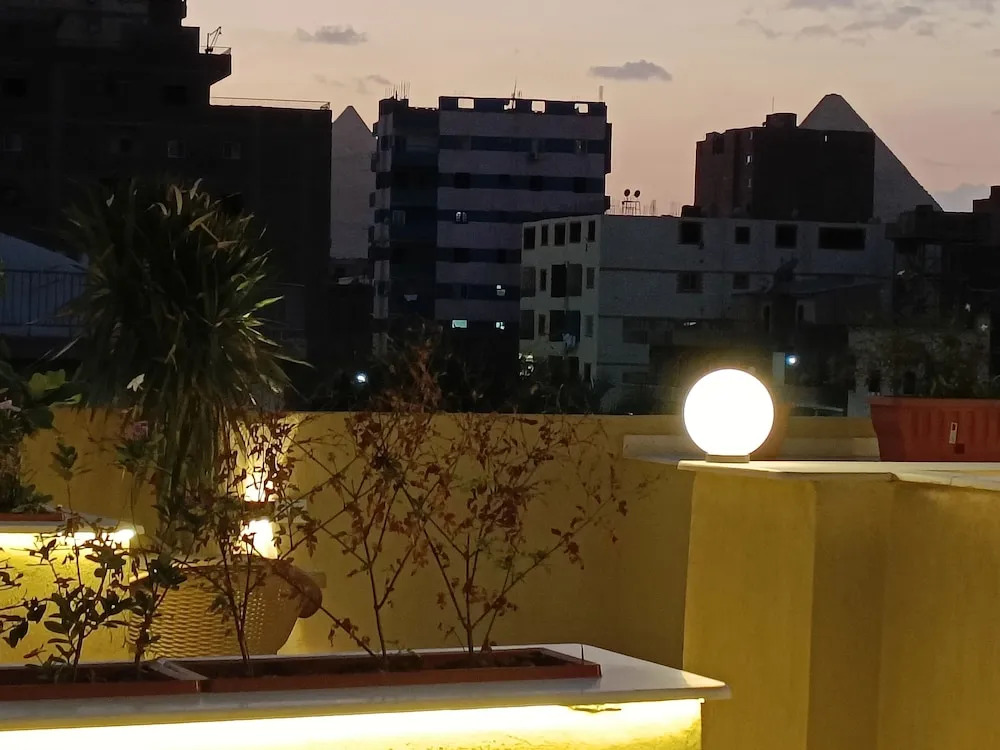 Discover pyramids inn