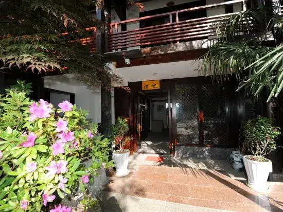 Lijiang Wu Courtyard Gardens Resort