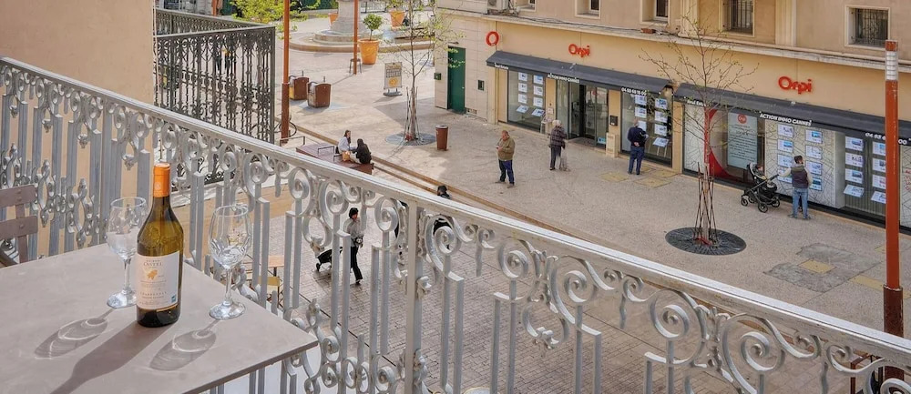 3 pi ces Avec Balcon vue sur le Vieux Port A2b022