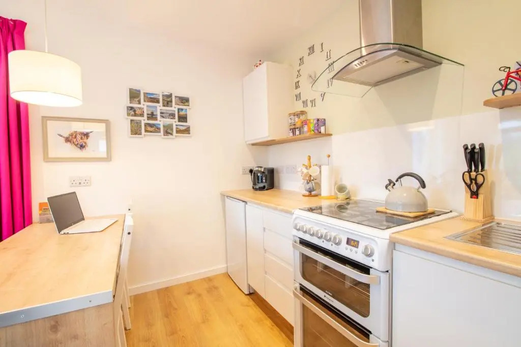 Allt Mor Rentals - Chalet with hot tub, And Studio Apartment no hot tub