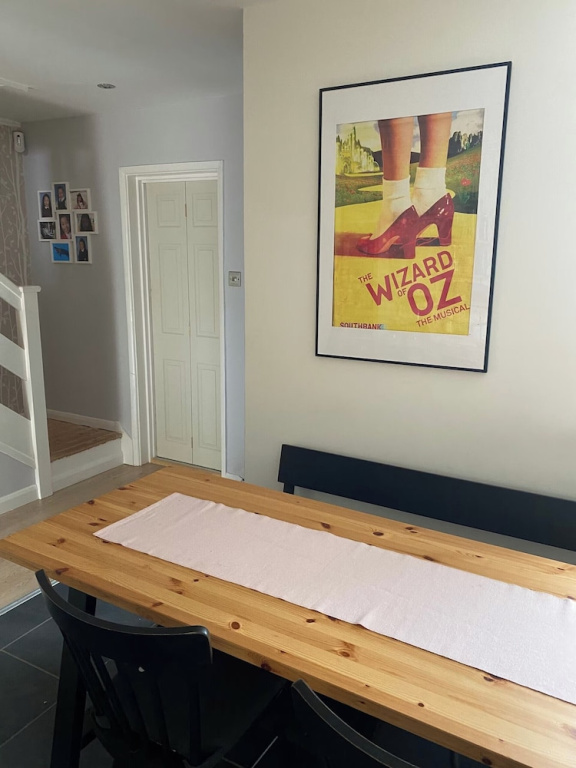 House - Sleeps 6 - Private Garden & Parking