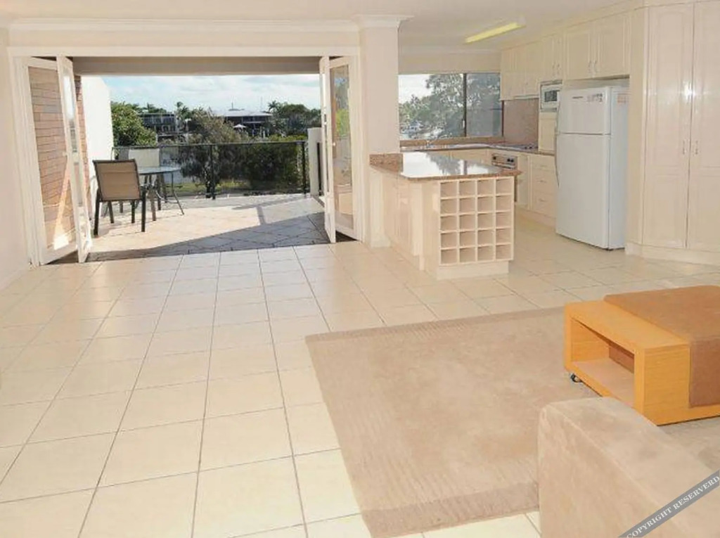 Maui 6 - 2 BDRM Apt on Parkyn Pde