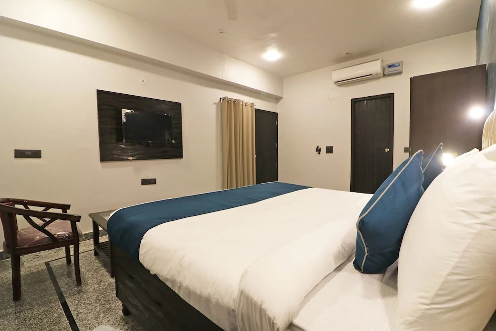 Silverkey Executive Stays 36995 Udhyog Marg