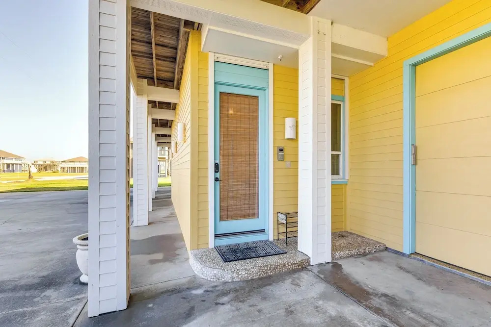 Beachfront Group Getaway on Bolivar Peninsula