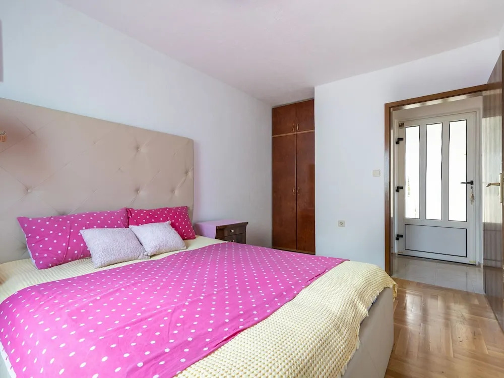 Modern Apartment in Okrug Gornji With Swimming Pool