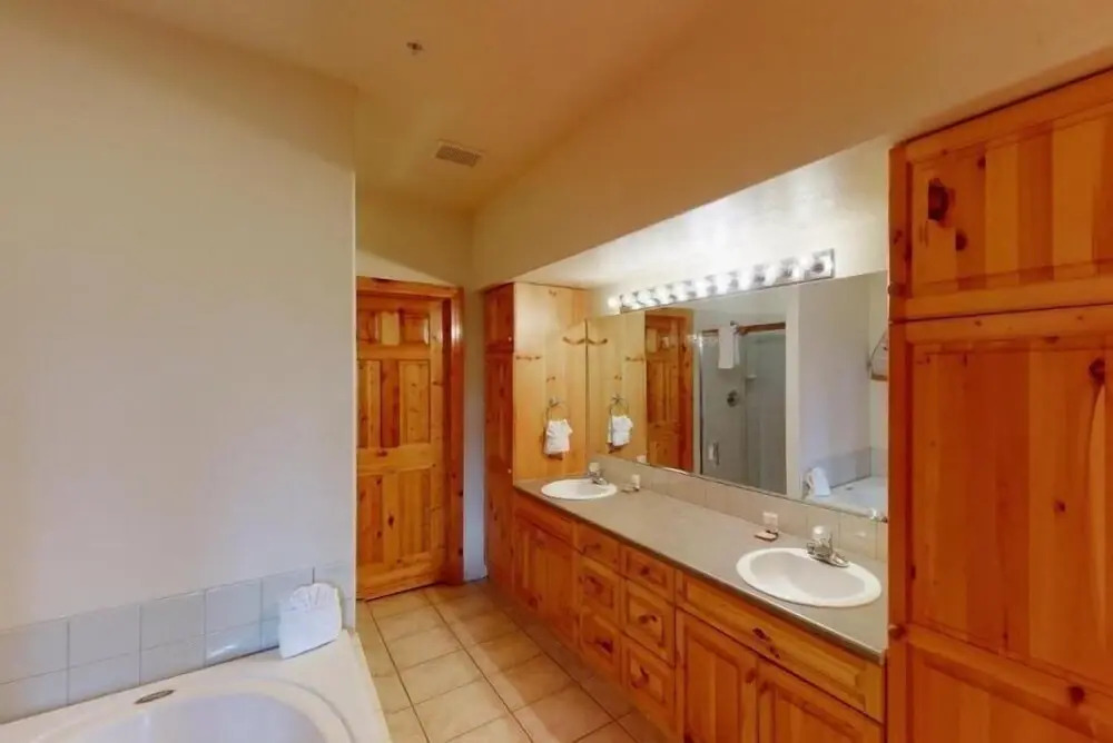3 Bedroom Plus Loft Condo Near Snowflake Lift at Elk Ridge Townhomes