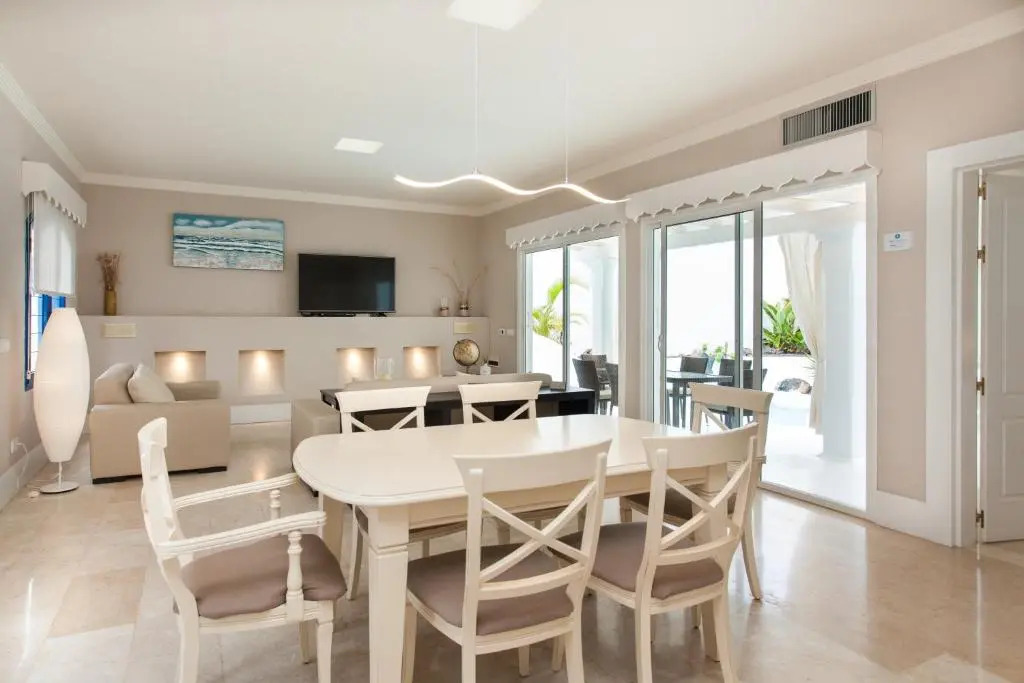 Villa 82