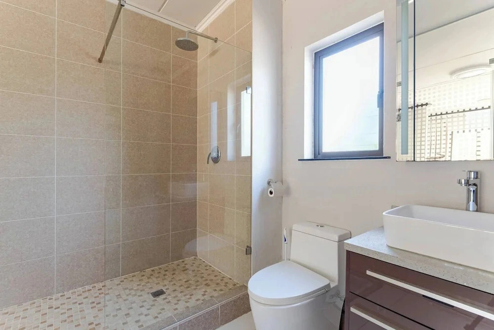 Light-filled 2BR 2BA Spacious Apartment