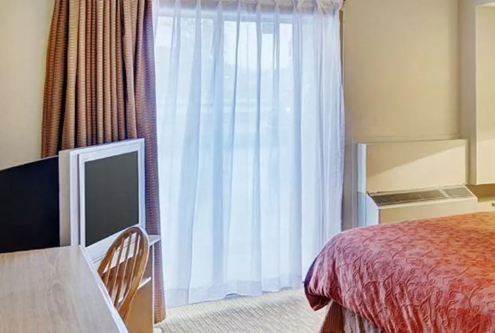 Thompsons Best Value Inn & Suites
