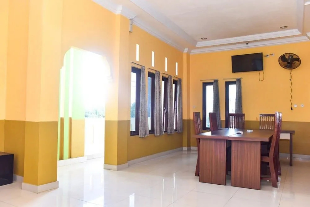 RedDoorz near Universitas Pattimura Ambon