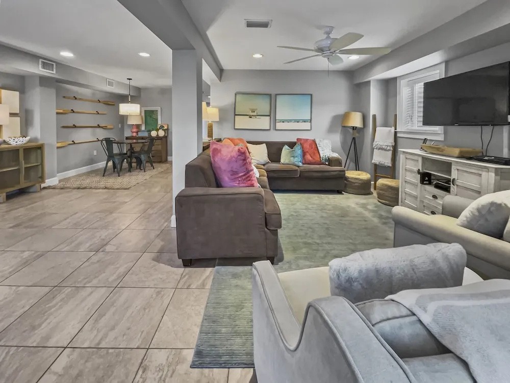 Nifty Shades Of Gray 5 Bedroom Home by RedAwning