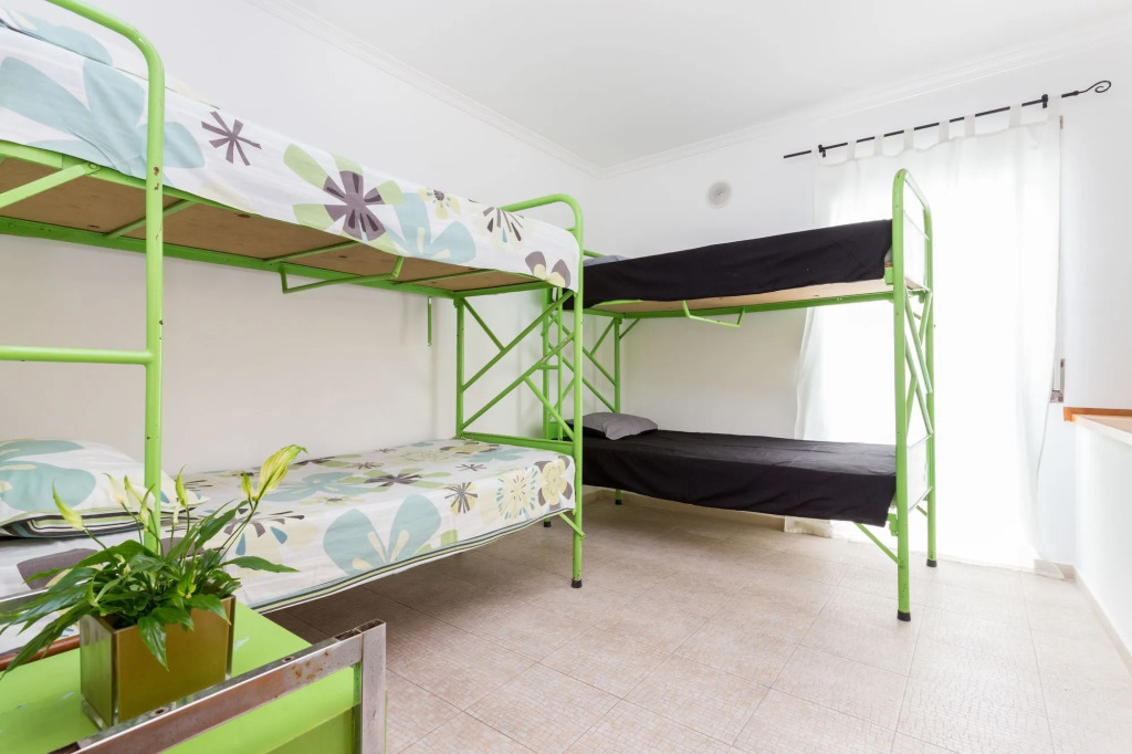 The 17 Party Hostel