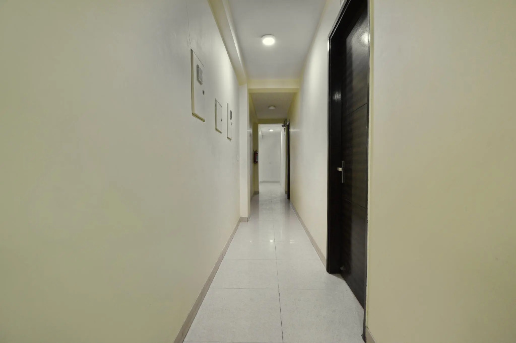 OYO 4930 Stay EM Residency