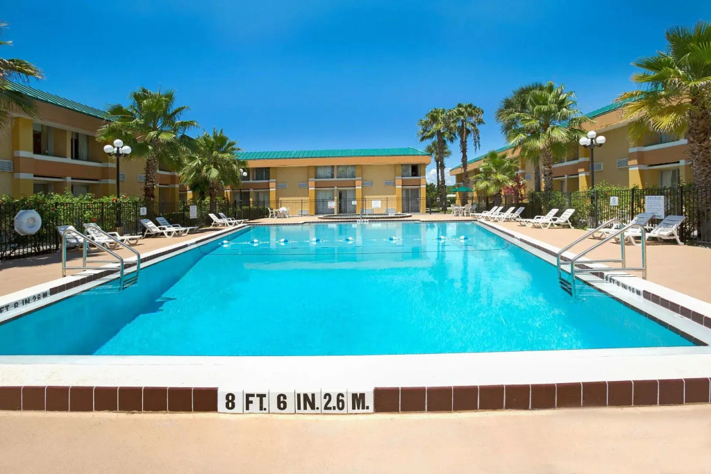 Garnet Inn & Suites, Orlando