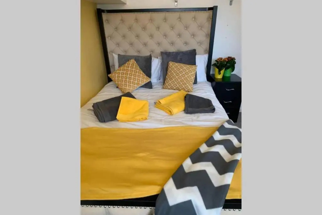 4 Bedroom House Coventry Hosted By SnoozeNow