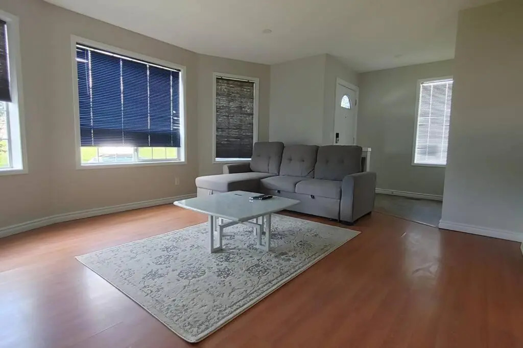 Beautiful 3-bedroom main floor home