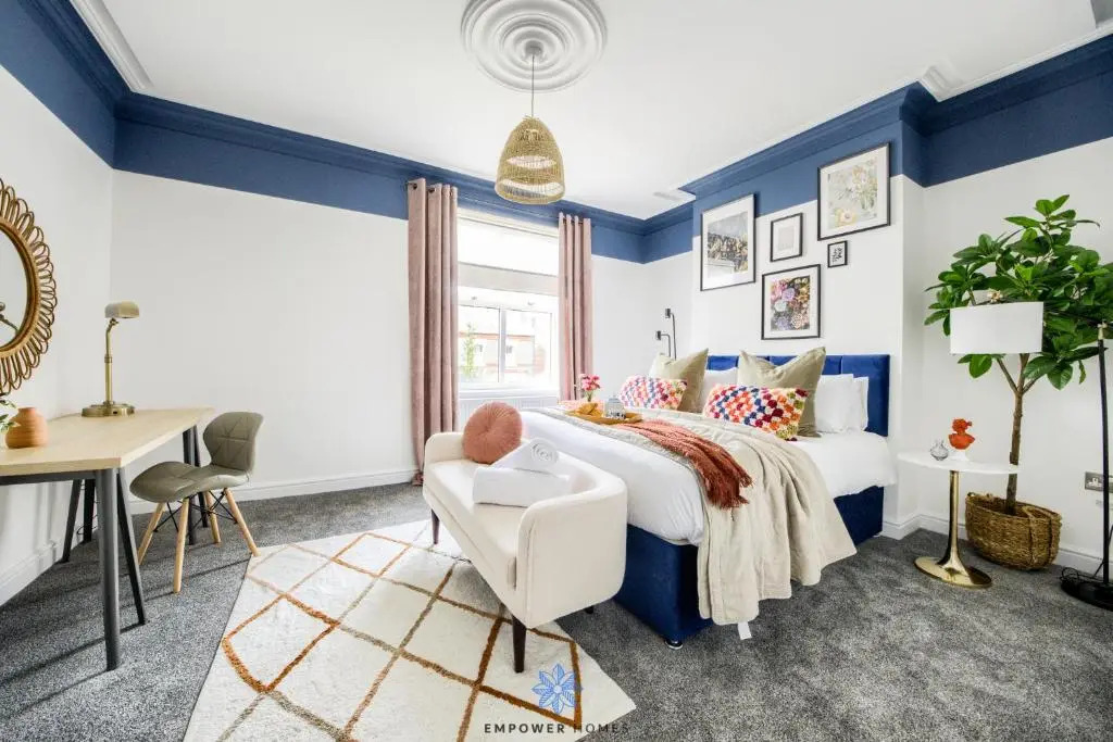 Doncaster Large Luxury 3 Bedroom House, Sleeps 8, City Centre, Racecourse, Free Parking, by EMPOWER HOMES