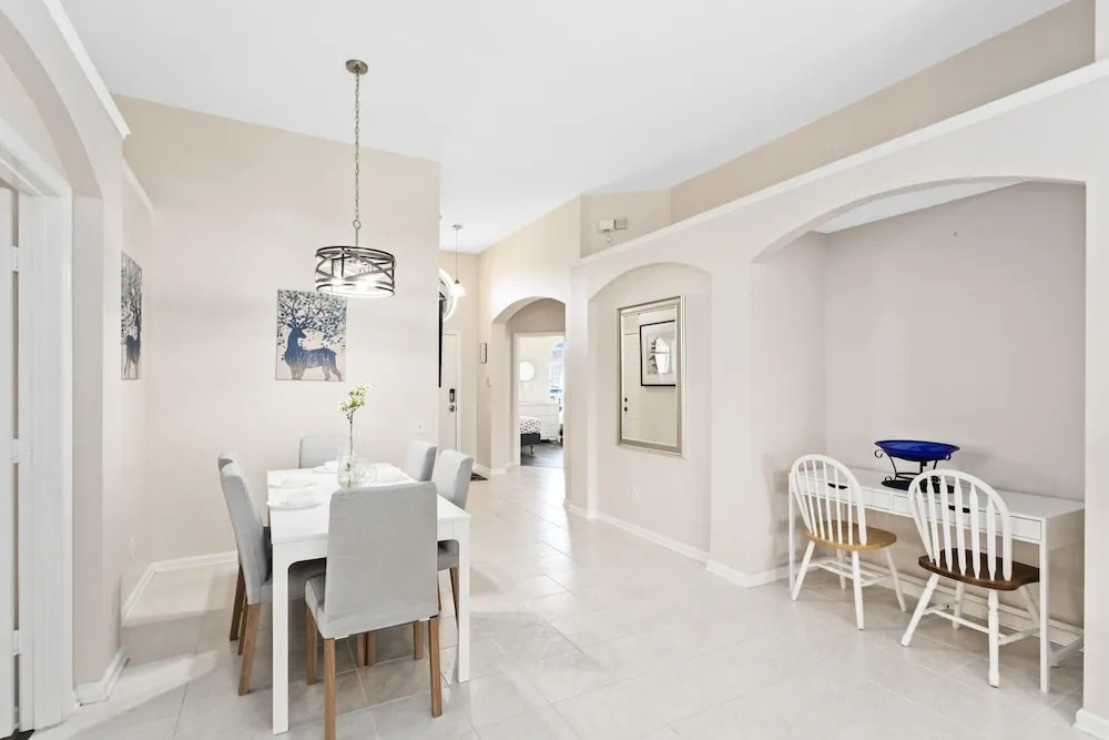South Facing Pool 4 Bedroom 3 Bath Villa