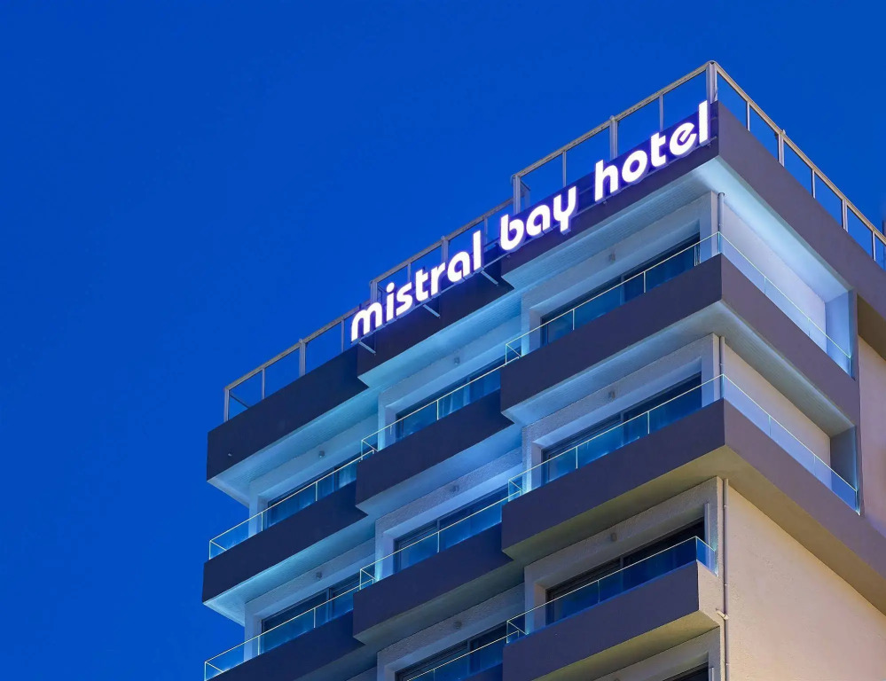 Отель Mistral Bay