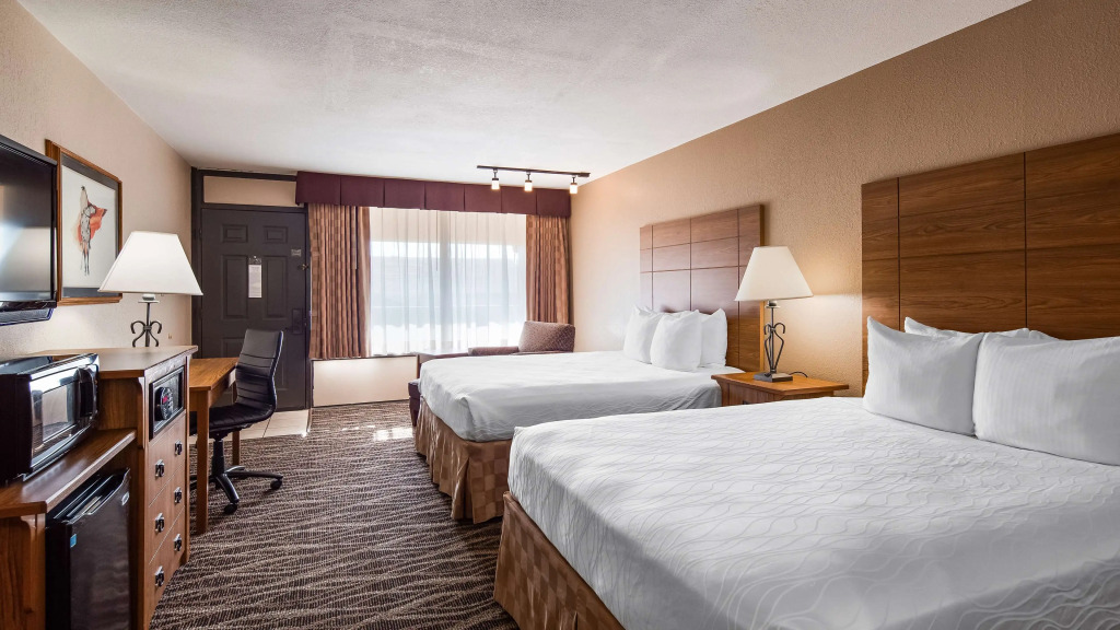 Best Western Plus Saddleback Inn & Conference Center