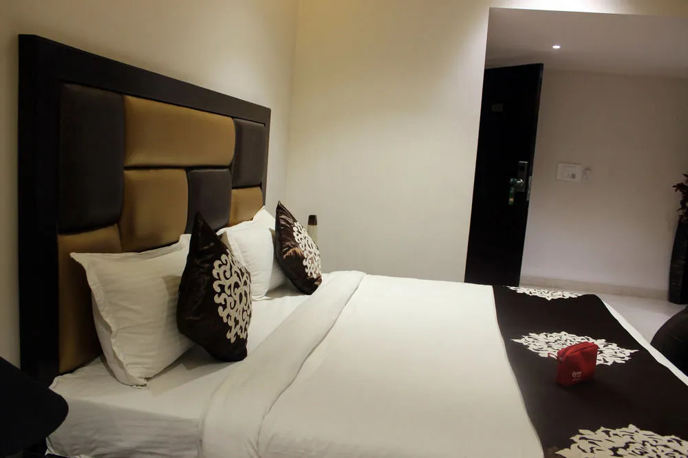 OYO 550 Hotel Aura Grand Residency