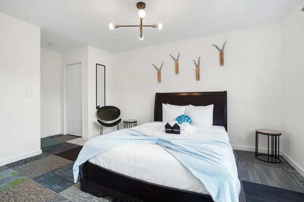 4 beds Private Unit Near BeachWalk, Golf, Trail