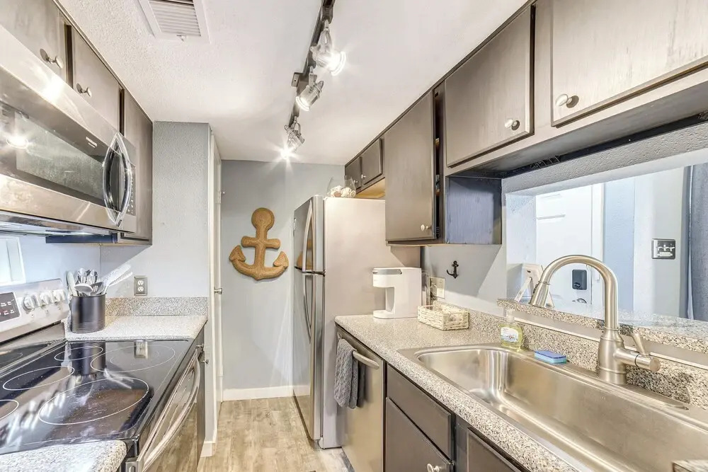 1/4 Mi to Seawall: Relaxing Galveston Condo!