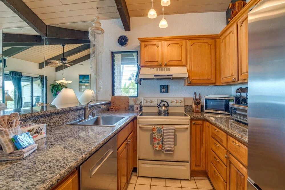 K B M Resorts- Nap-c37 Gorgeous 2bd, Ocean View, Easy Access to Parking, Pool and Beach!