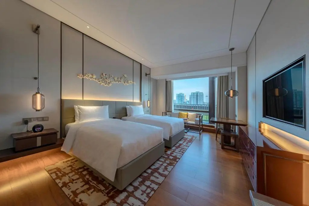 HUALUXE Beijing Xinan