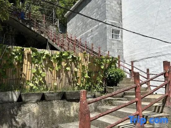 Lichuan Banshanyuan Homestay (Tenglong Cave Scenic Area)