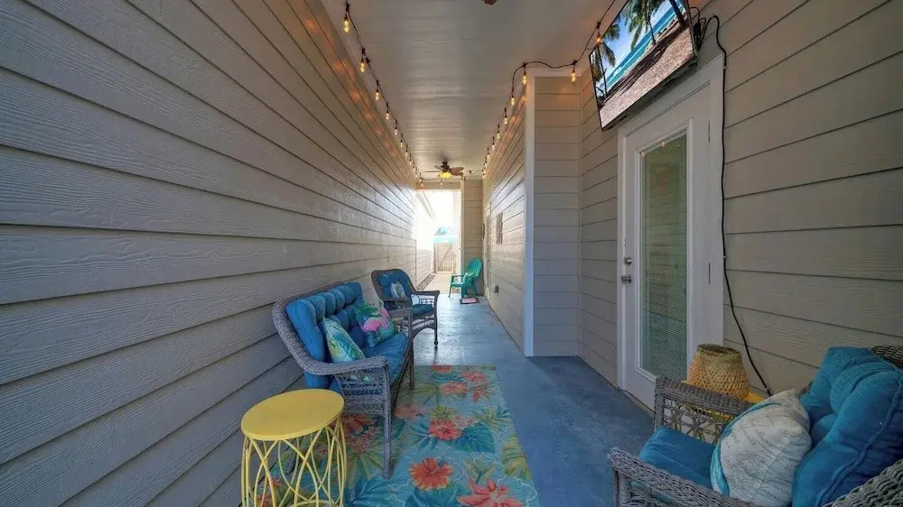 Sleeps 27 3 Homes Near the Beach, Pools, Dining & Entertainment by Avantstay