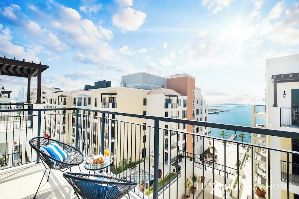 Lux  The La Rive Sea View Suite