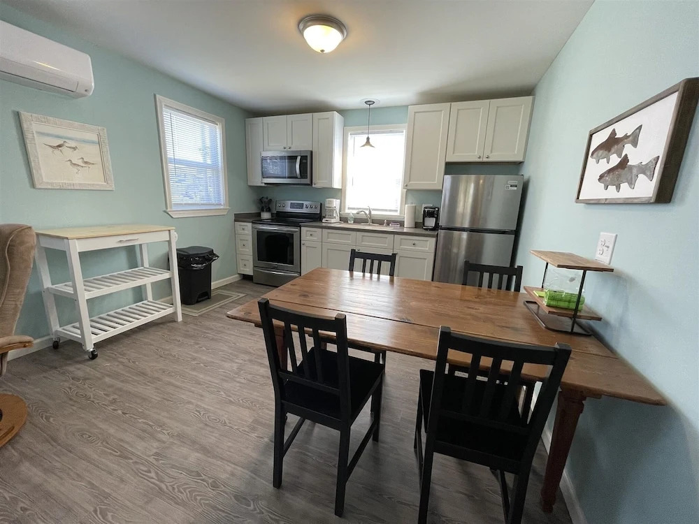 Sunfish Cove 2 Bedroom Cottage by RedAwning