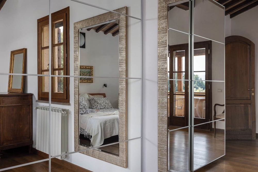 Villa Montegemoli by Toscana Bella