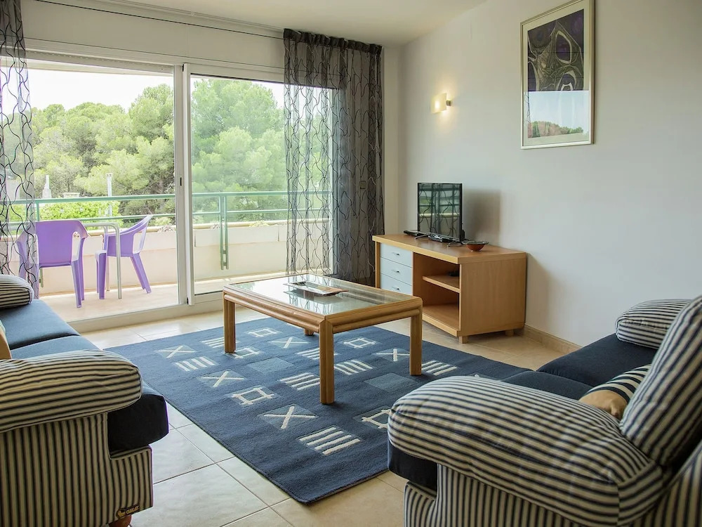 Beautiful apartment with pool for 4 in L'Estartit from at 50m. from the beach